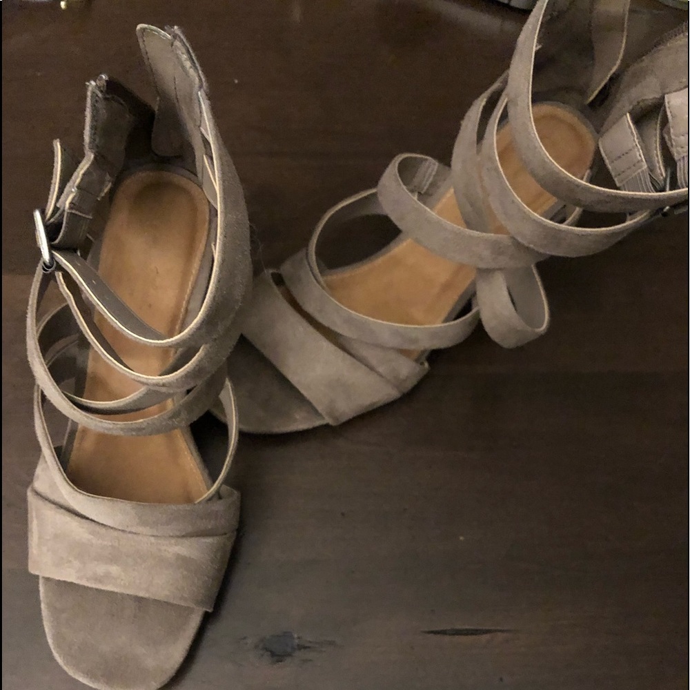 Strapping gray heels